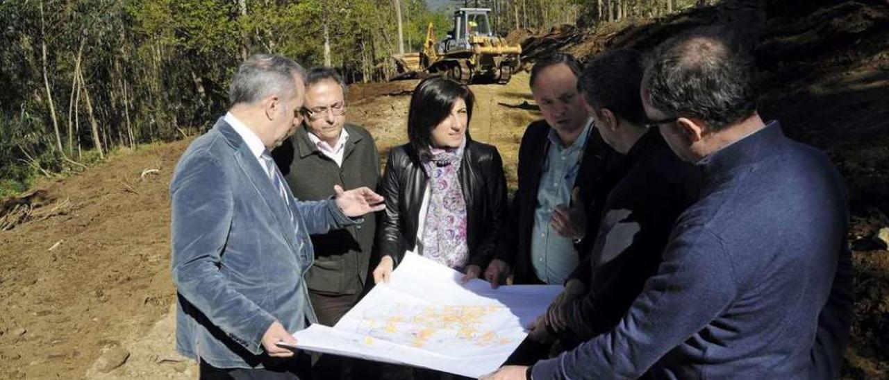 La conselleira de Medio Rural, Ángeles Vázquez, visitó la concentración en mayo. // Bernabé/Javier Lalín