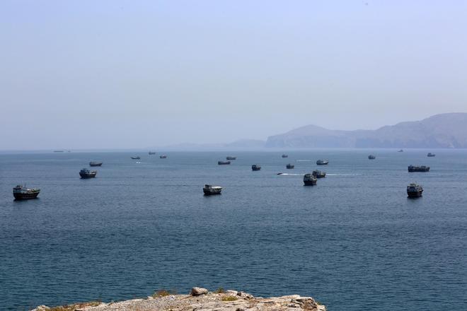 EEUU ataca la costa iraní de Ormuz e Irán responde contras sus bases en Bahréin y Kuwait