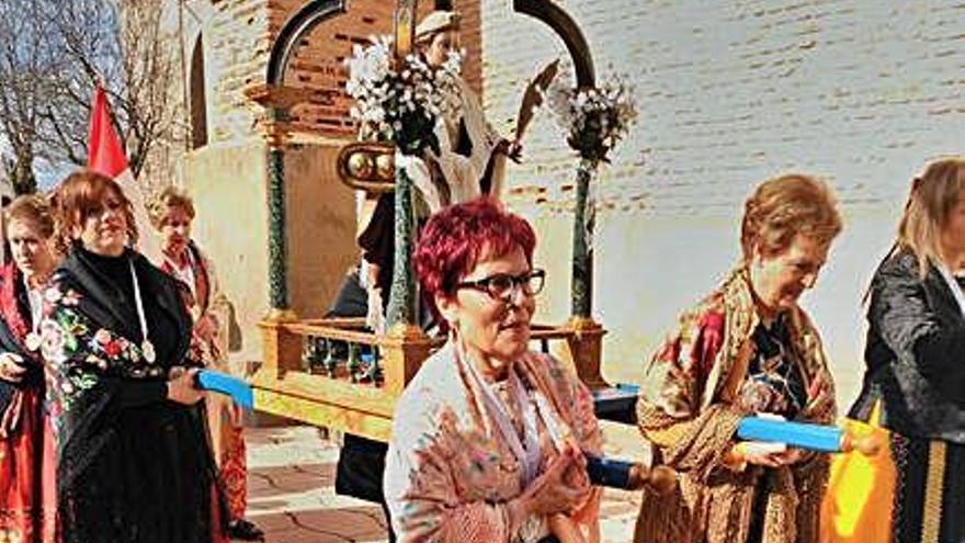 Procesión de santa Águeda en Villalba de la Lampreana.