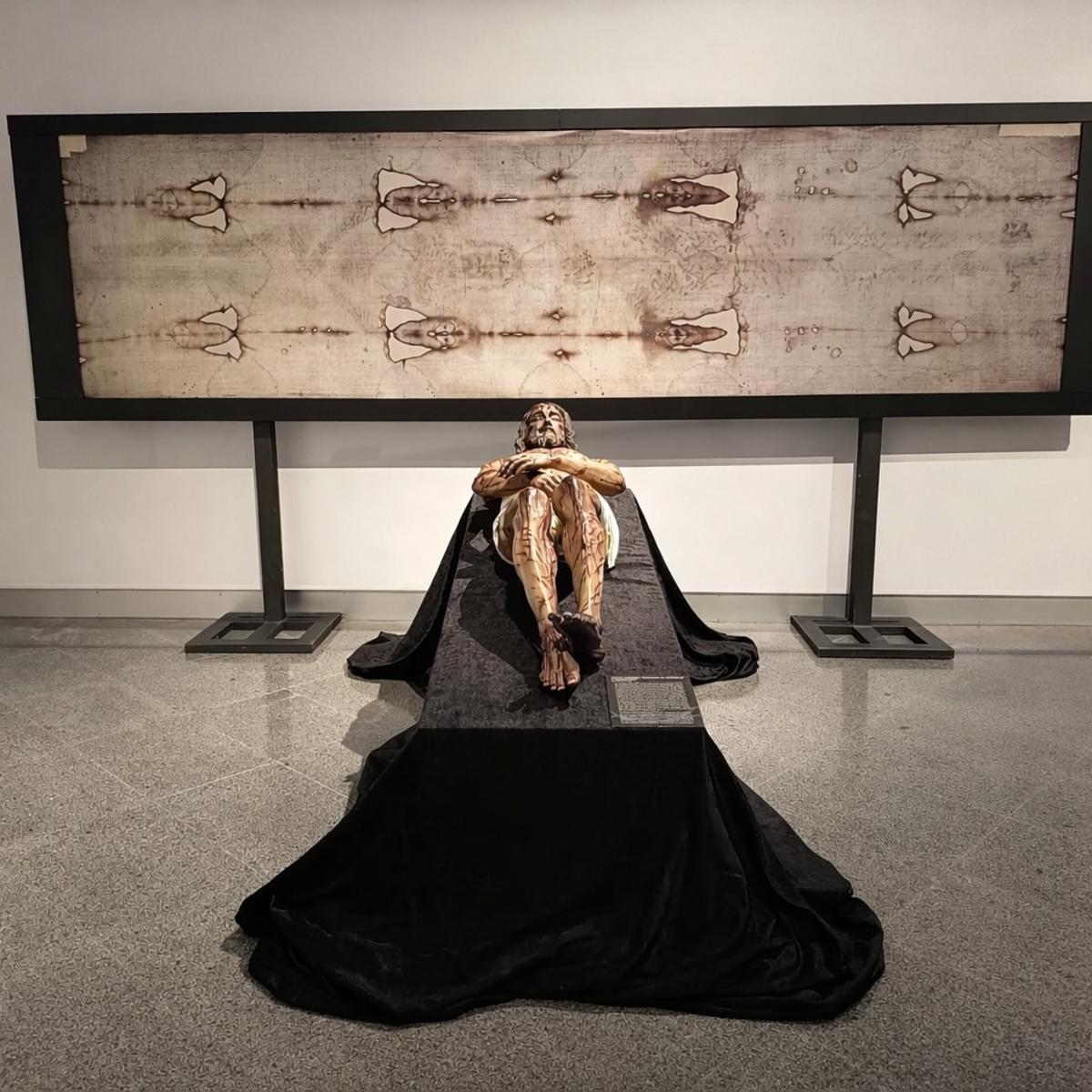 Muestra 'El hombre de la Sábana Santa' expuesta en Ceuta.