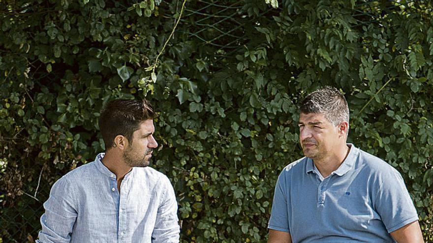 Bautista, delegado del Oviedo, a la izquierda, y César Martín.