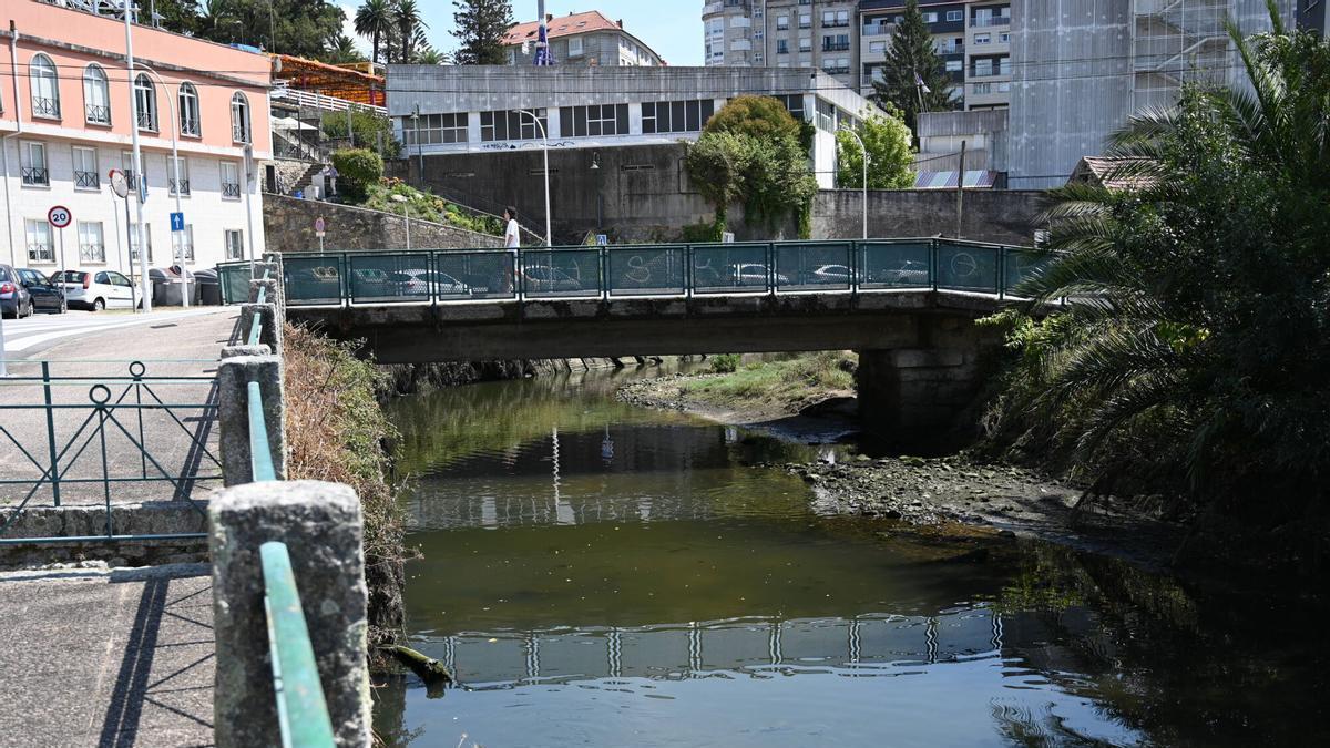La desembocadura del río Gafos, donde las orillas están al descubierto.