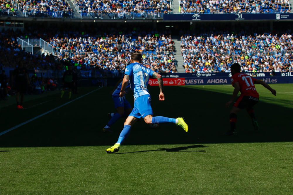 Un tanto de Leo Suárez a cinco minutos del final le da la victoria y los tres puntos al RCD Mallorca en su visita a La Rosaleda, en un duelo de aspirantes al ascenso a Primera División que comenzaban la jornada empatados a puntos.