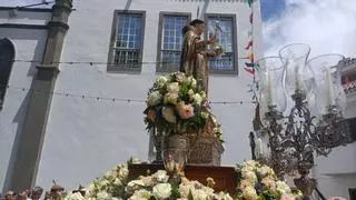 Tradición, pan y flores por San Antonio en Santa Brígida