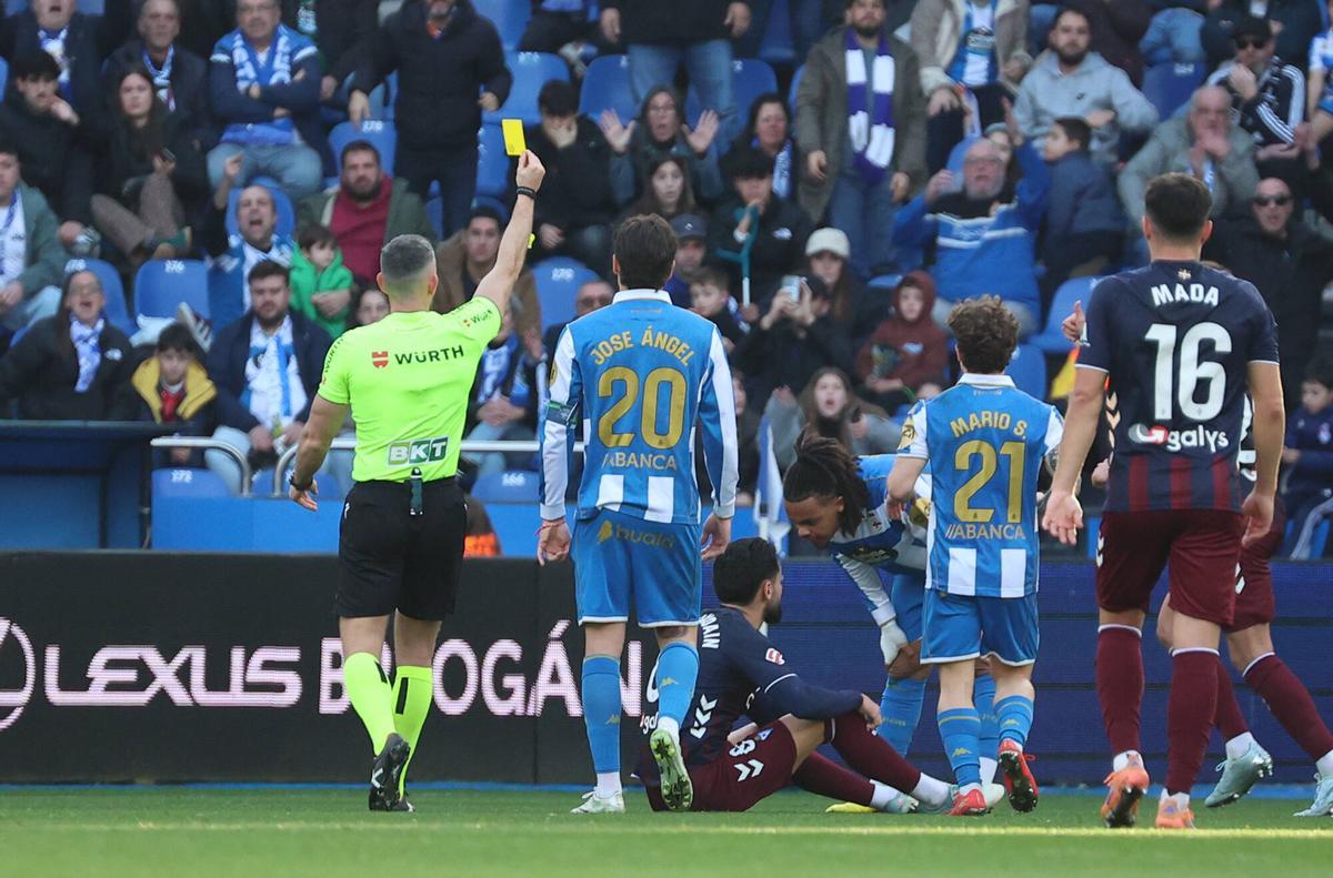 Un gol de Eddahchouri bastó para que el conjunto coruñés, muy limitado, se llevase la victoria