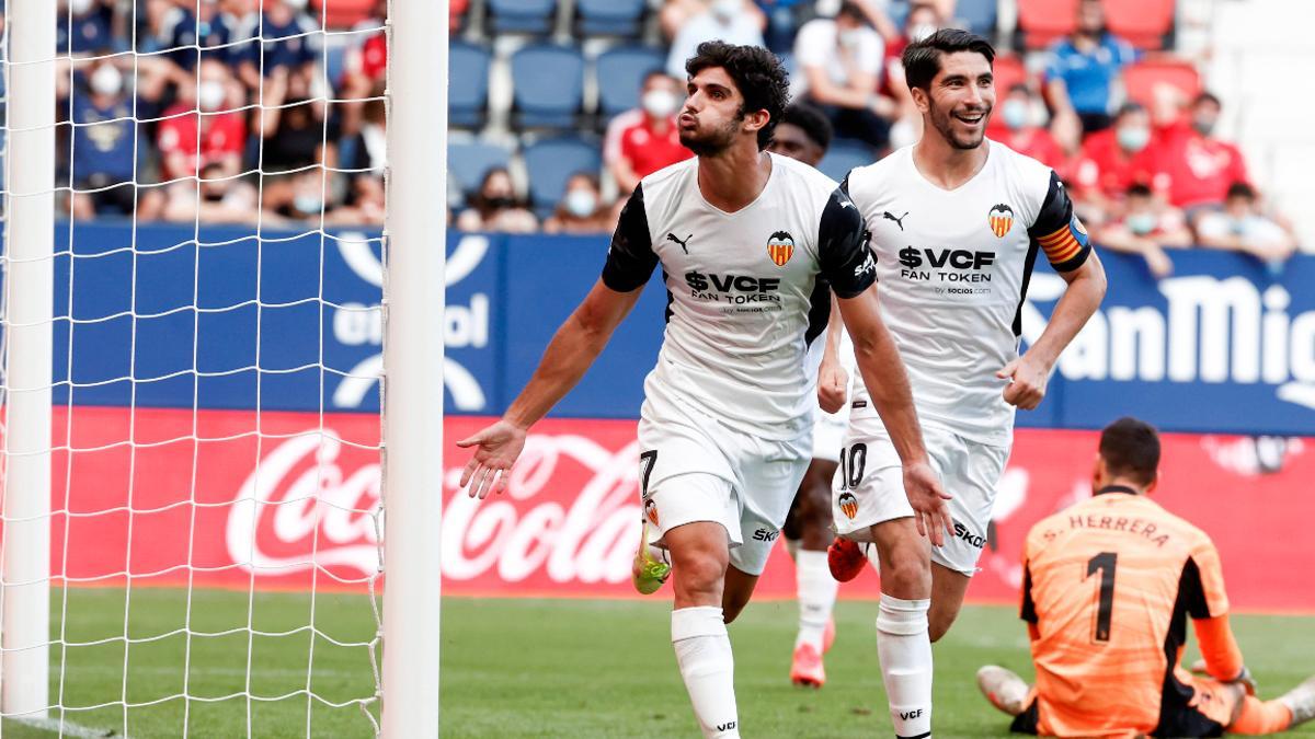 El delantero Guedes en la celebración del gol ante el Osasuna en El Sadar