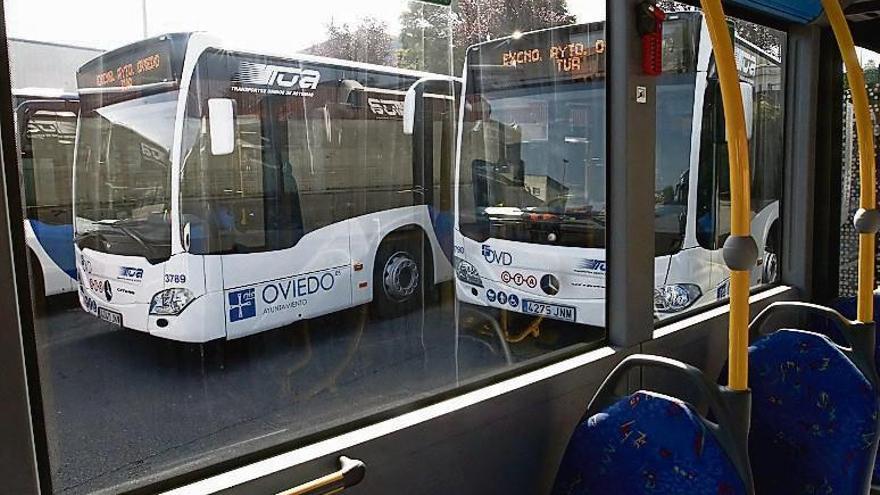 Autobuses en las instalaciones de la empresa concesionaria.