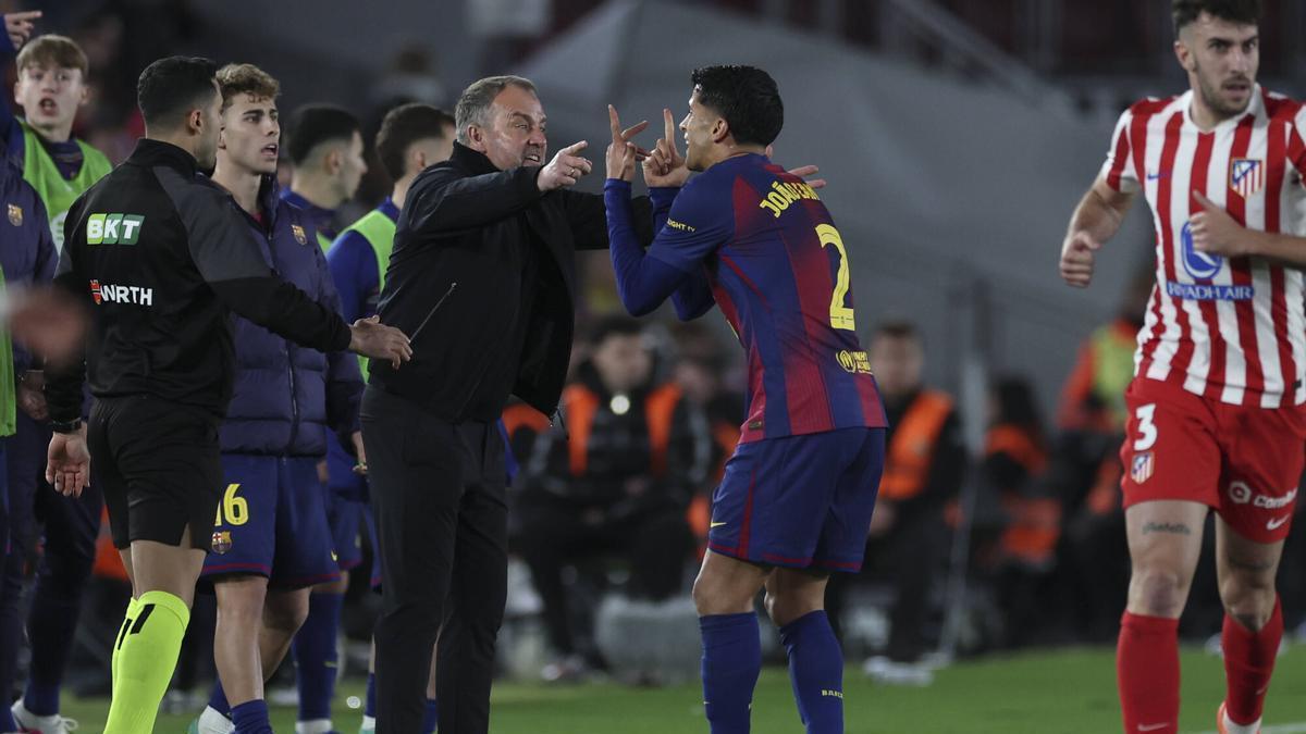 FC BARCELONA - ATLETICO DE MADRID. SEMIFINAL COPA DEL REY. CAMP NOU. FOTO: VALENTI ENRICH. hansi flick . joao cancelo. barça. liga españa 2025/2026 barça . atletico madrid. semifinal vuelta. banquillo dando instrucciones. spotify camp nou