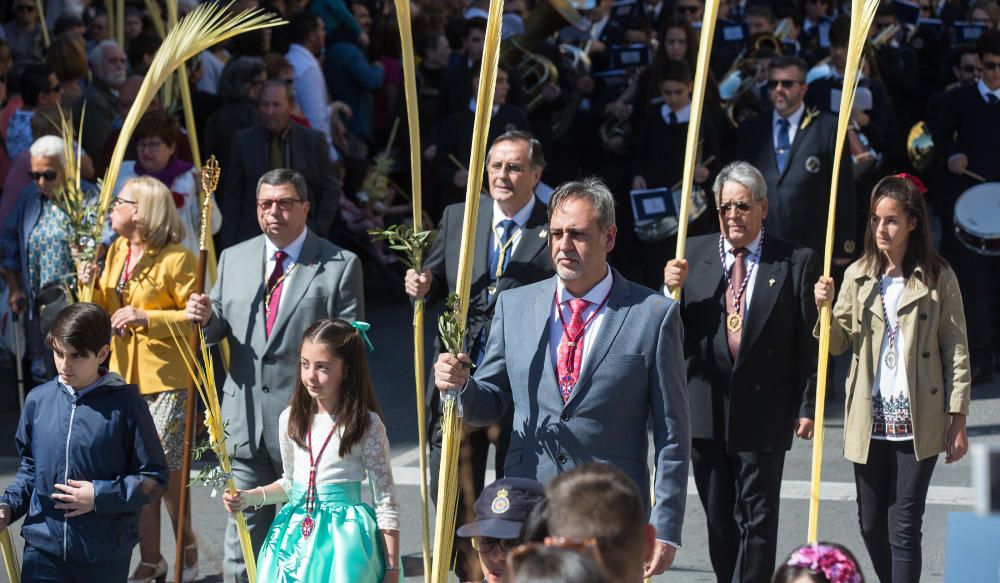 Las calles de Alicante se llenan de fieles en las procesiones del Domingo de Ramos