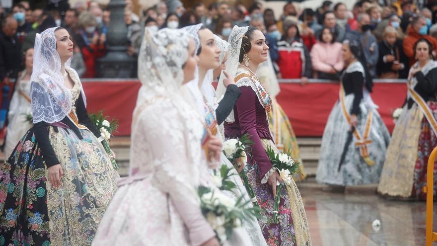 Consejos de los podólogos para cuidar estos días los pies de las falleras