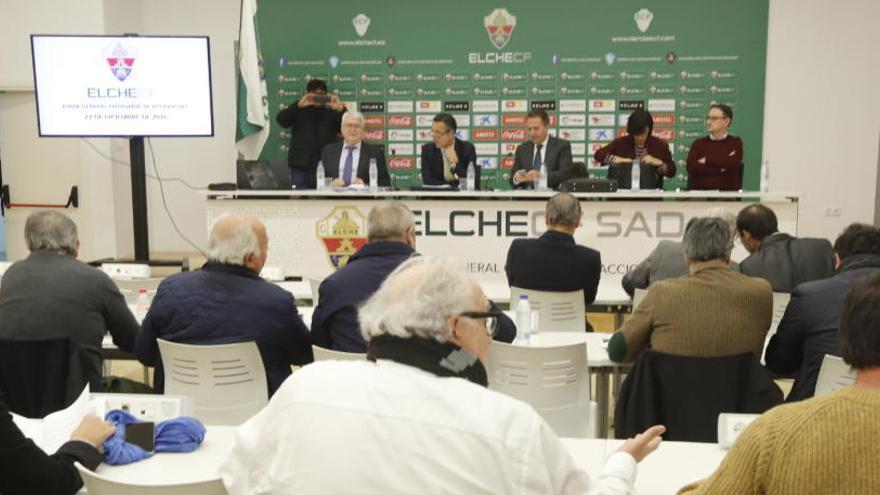 Los accionistas del Elche aprueban las cuentas por mayoría