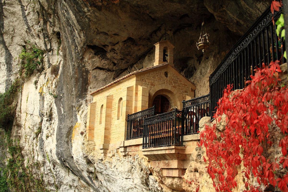 Santa Cueva de Covadonga
