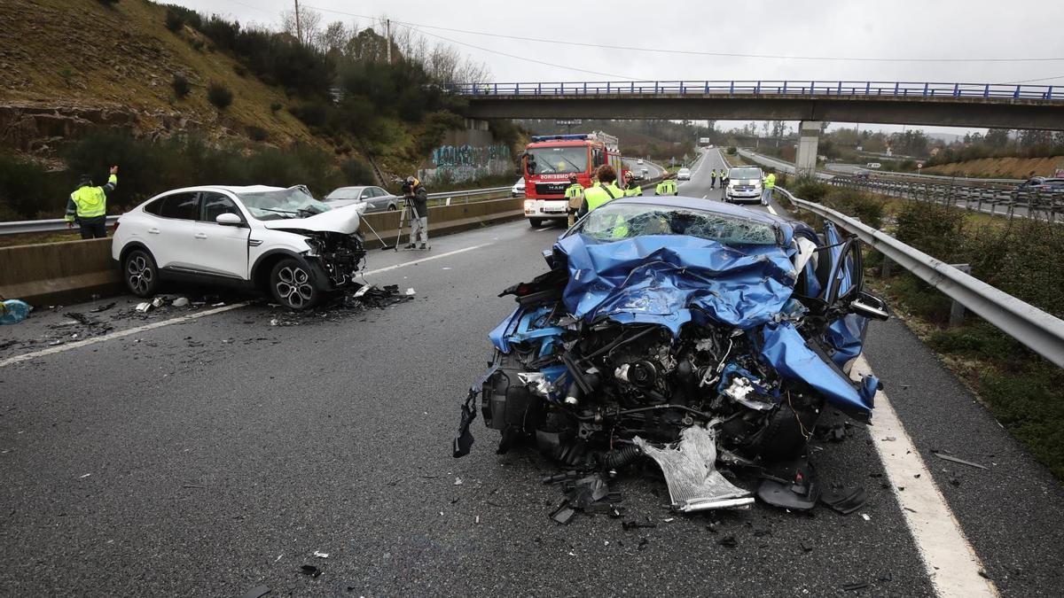 Coches siniestra en la AC-52 a su paso por Salvaterra