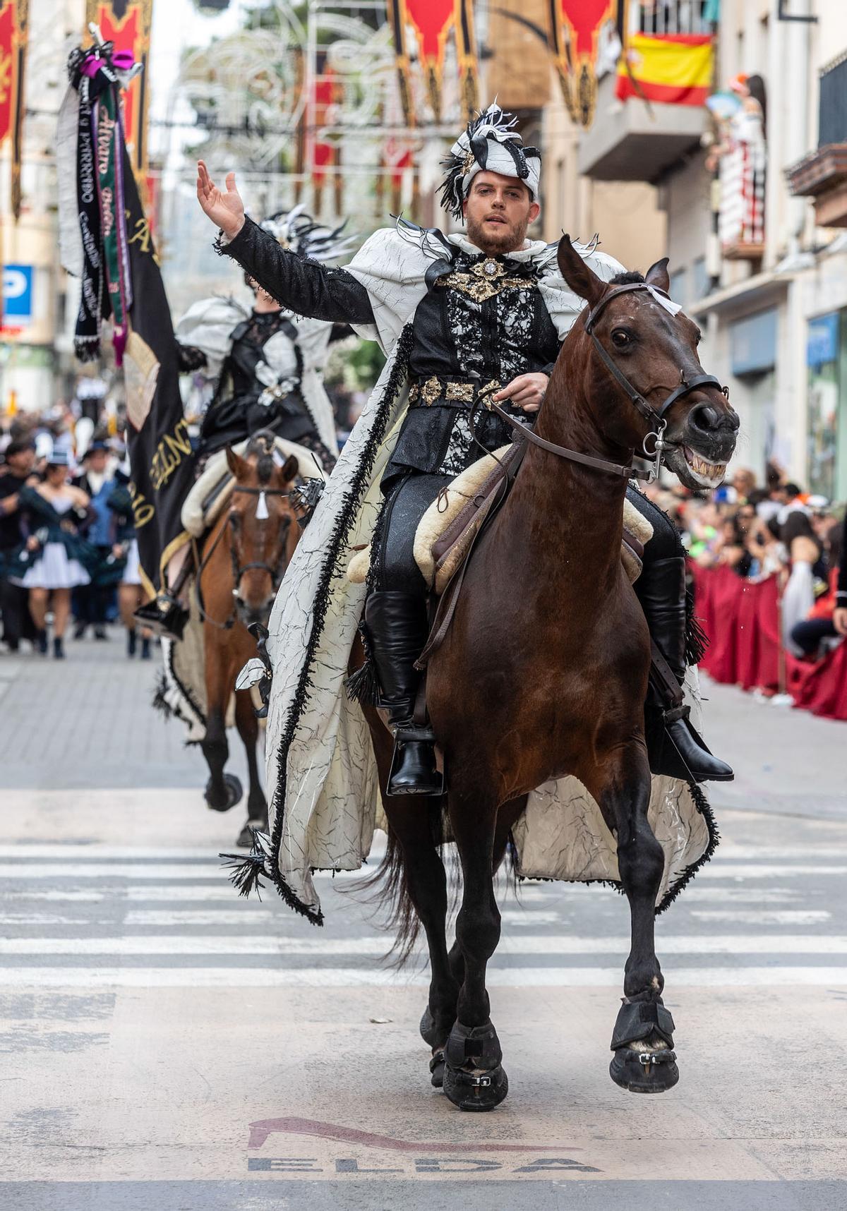 Las mejores imágenes de la triunfal Entrada Cristiana de Elda