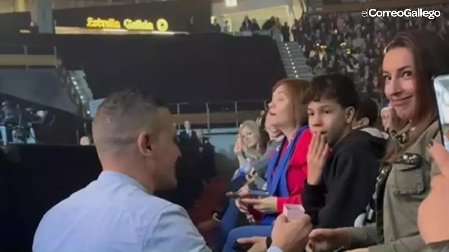 La pedida de mano compostelana en el concierto de David Bisbal en A Coruña