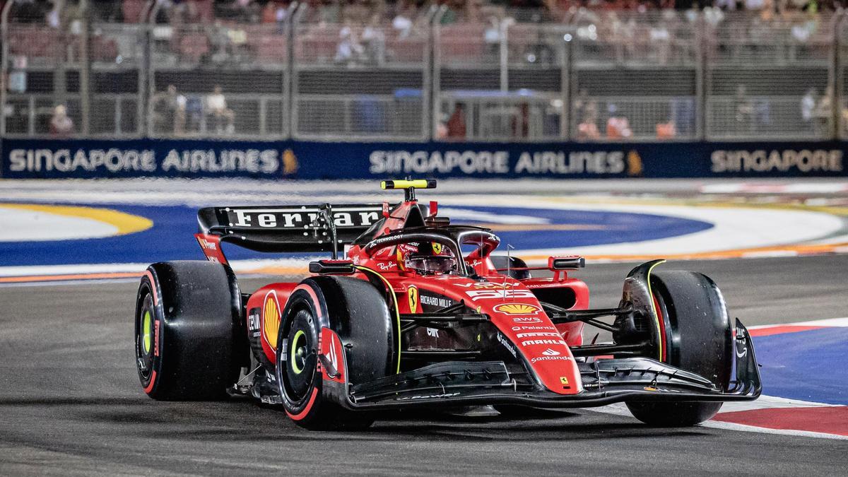 Carlos Sainz domina los libres 2 en el GP de Singapur.