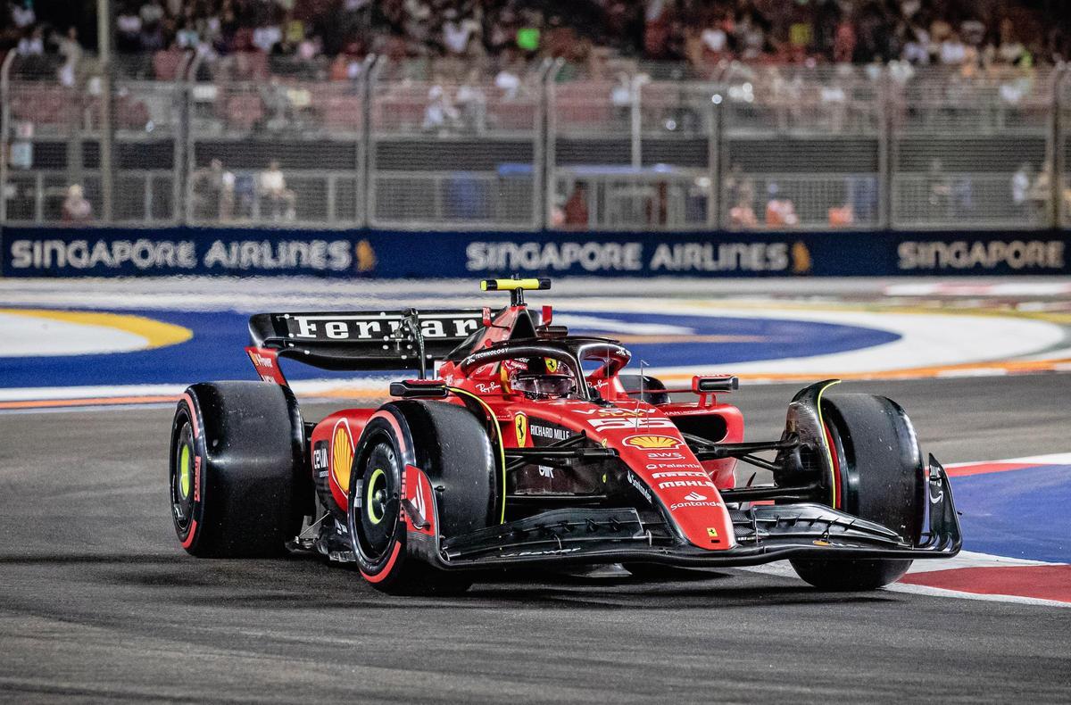 Carlos Sainz domina los libres 2 en el GP de Singapur. Carlos Sainz domina los libres 2 en el GP de Singapur.