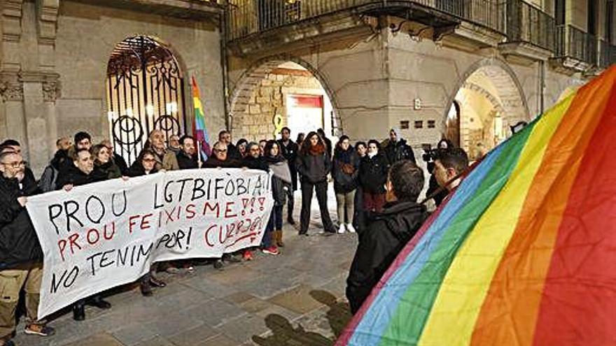 Nova concentració de suport a l&#039;Espai LGTBI de Girona