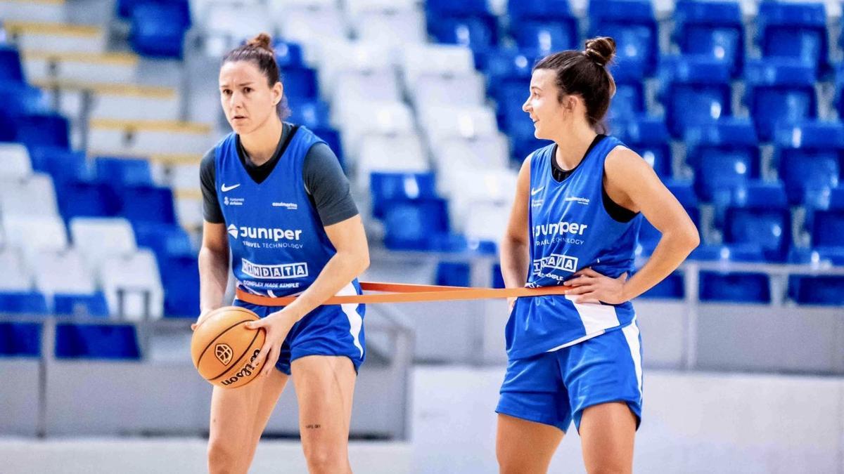 Las jugadoras del Azulmarino preparan el partido del sábado contra el Mijas.