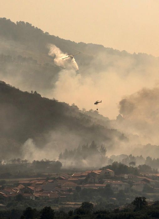 Las llamas arrasan más de 1.000 hectáreas en Ouren