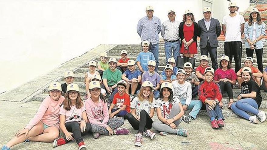 El ayuntamiento y el CEIP San Francisco Solano ayudan a rehabilitar una calle