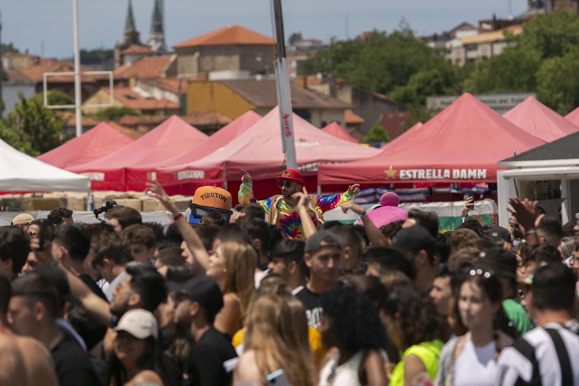 La segunda jornada del Reggaeton Beach Festival de Avilés, en imágenes