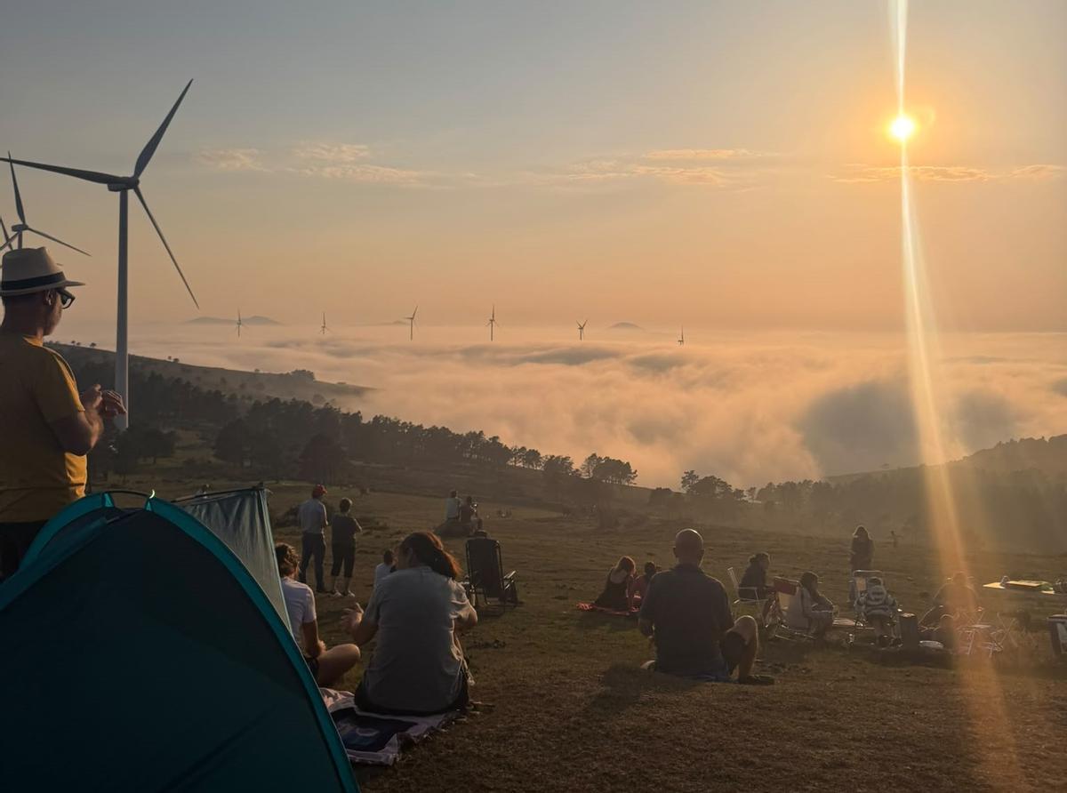 El panorama en Alto de la Casa del Puerto, en Tineo, antes del eclipse