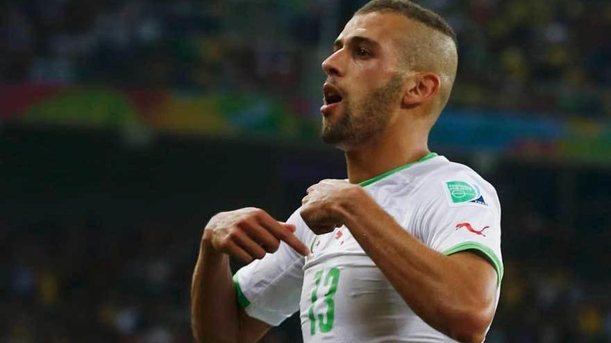 Islam Slimani celebra un gol con Argelia en el último Mundial, en Brasil.