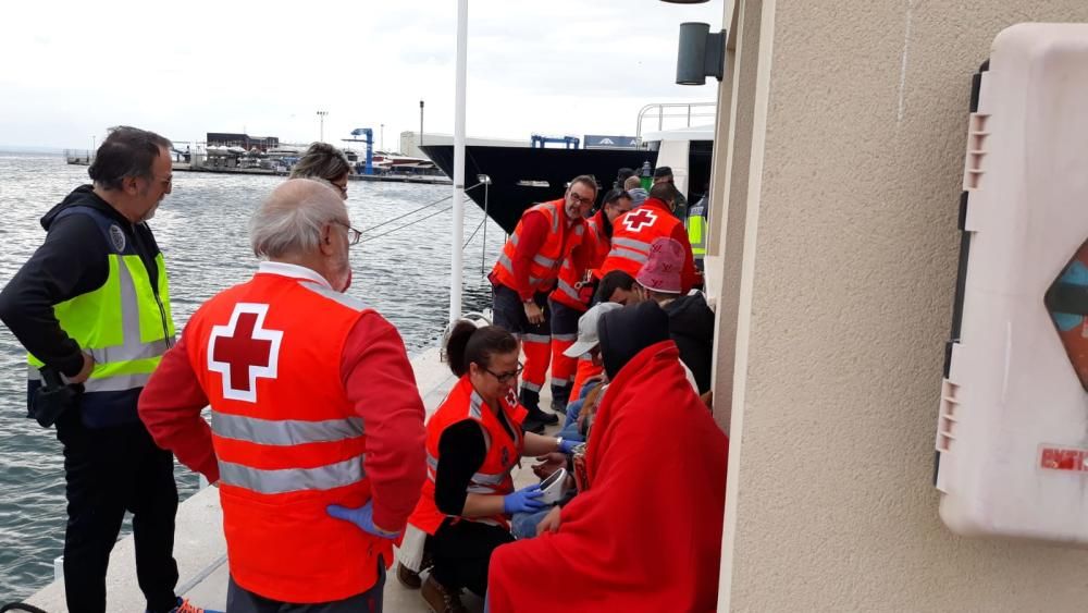 Una patera con nueve inmigrantes llega a la isla de Tabarca y Santa Pola