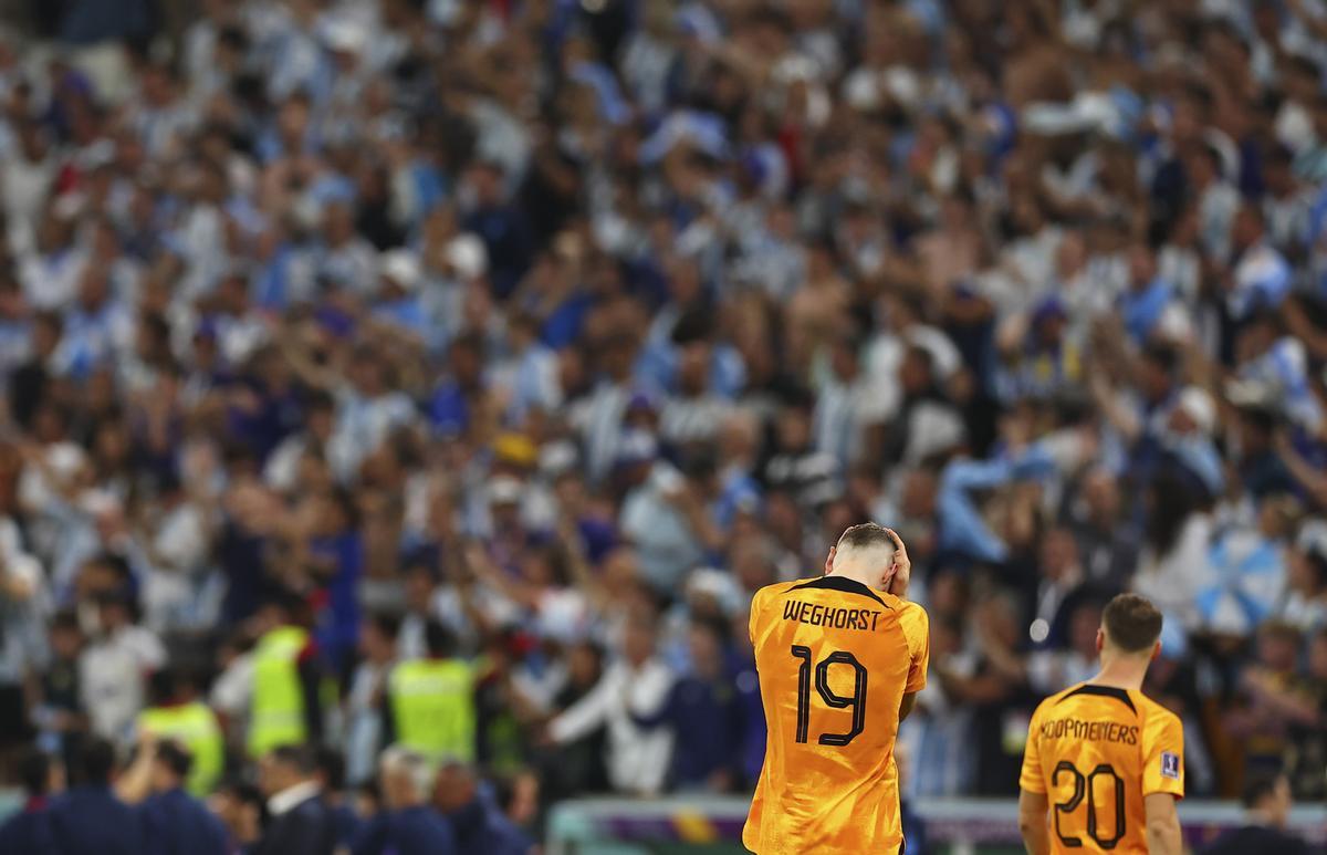 Dos jugadores de Países Bajos en el partido contra Argentina.