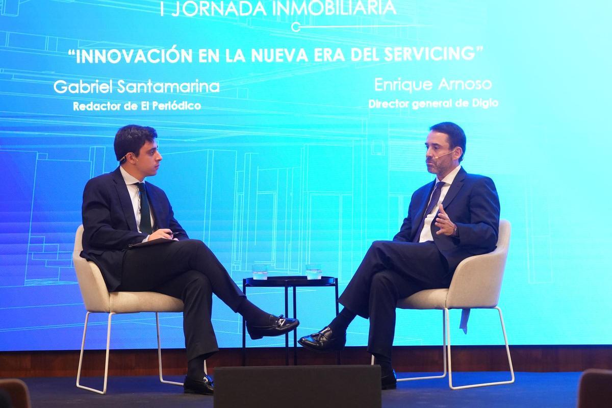 De izquierda a derecha: Gabriel Santamarina, periodista de Prensa Ibérica, y Roberto Campos, director general de Avintia Inmobiliaria