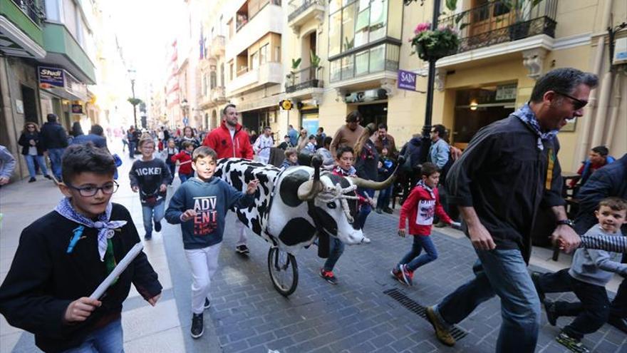 Carreras, risas y nervios en la segunda jornada del encierro de los ‘peques’