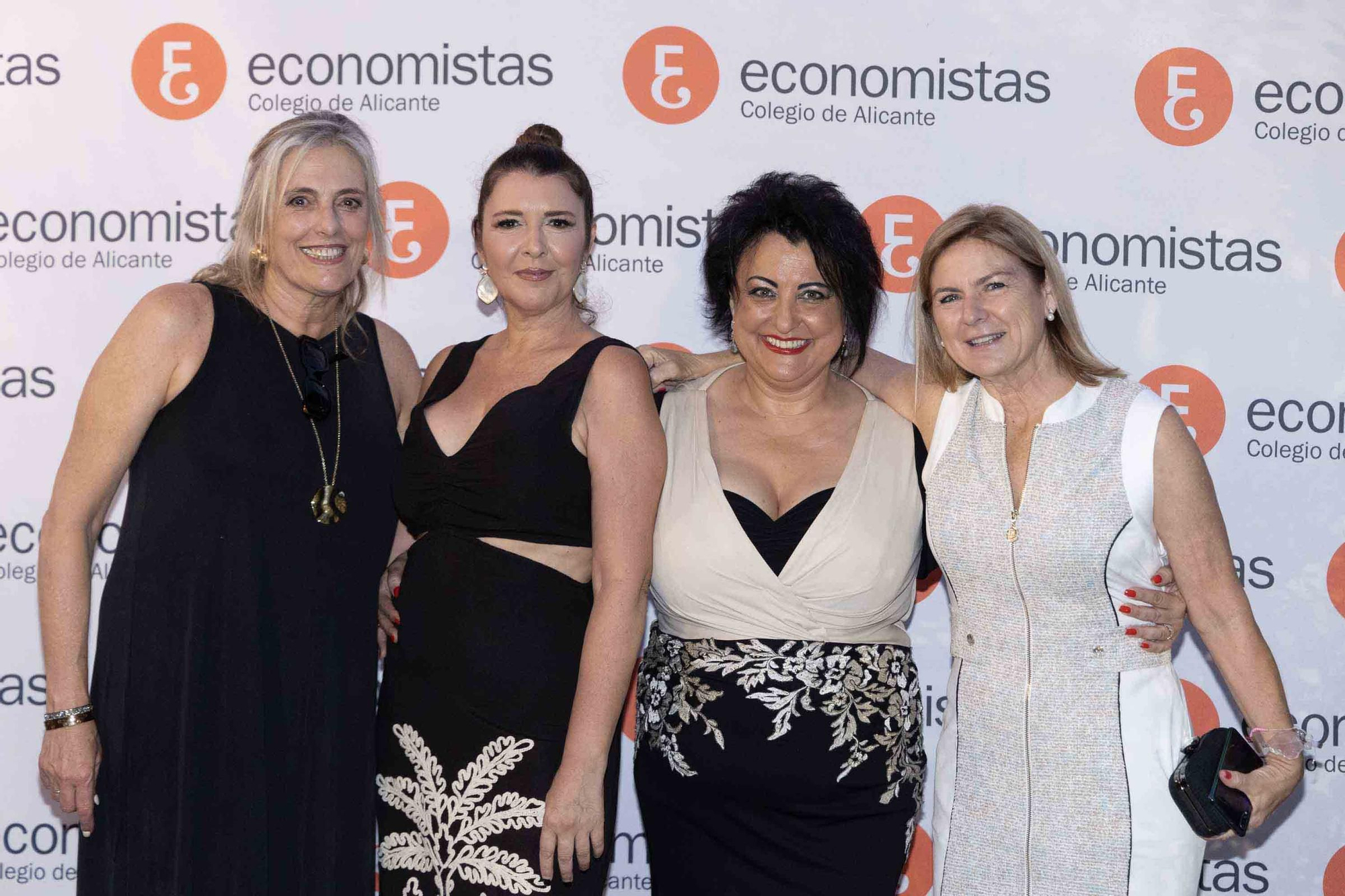 El Colegio de Economistas de Alicante celebra su cena anual en honor a su patrón