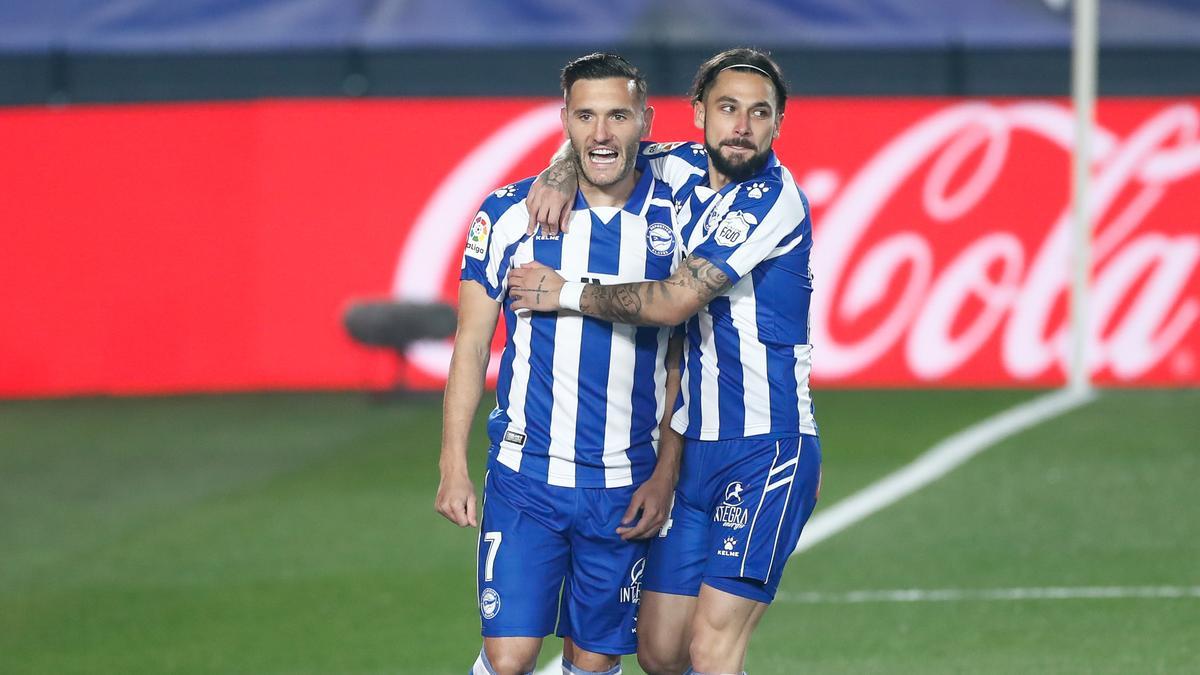 Lucas Pérez celebra un gol con el Alavés
