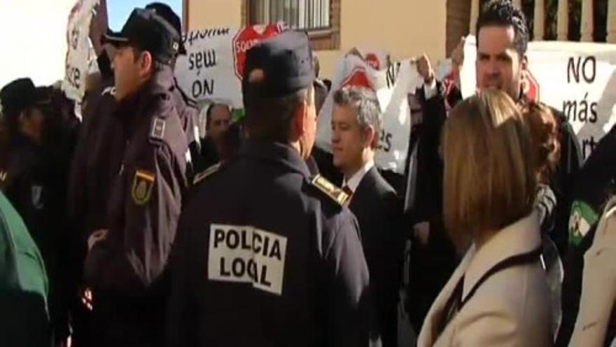 Abucheos y gritos contra Susana Díaz en Granada