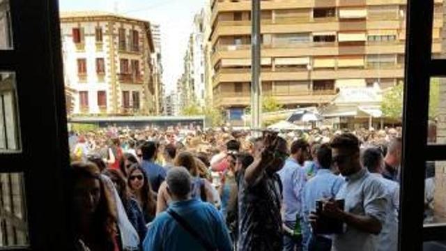 Los comerciantes del Mercado Central critican la reducción de policías en el último tardeo