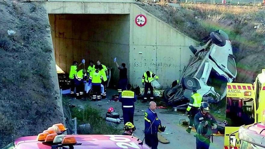Cinco muertos al salirse en una autovía de Murcia una furgoneta