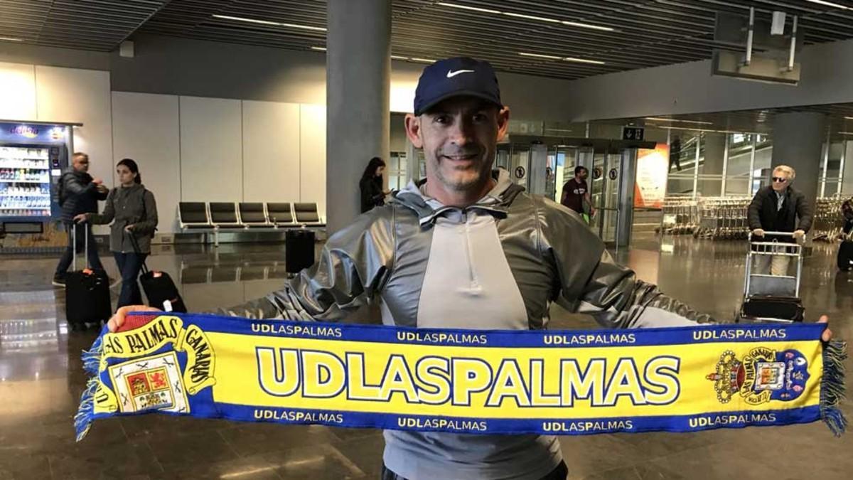 Paco Jémez, a su llegada al aeropuerto