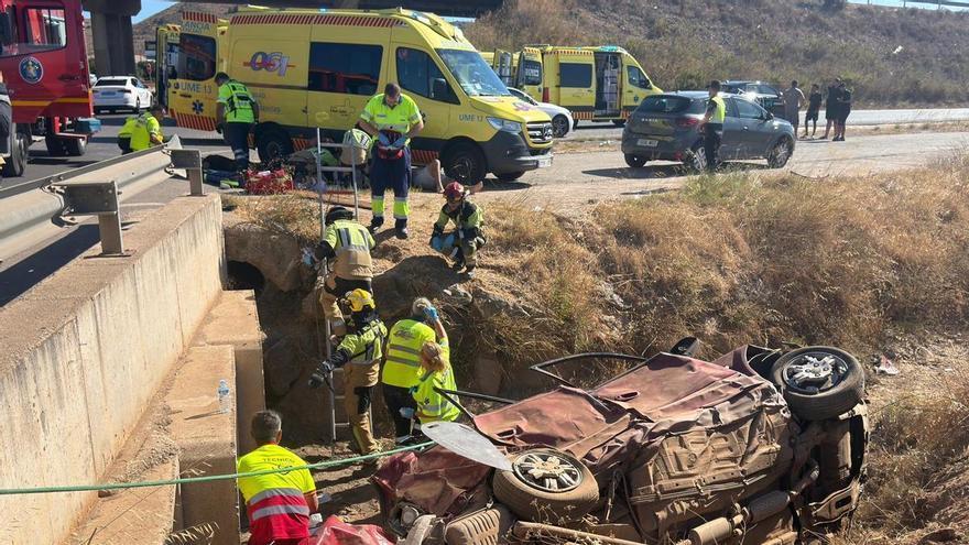 Dos de los jóvenes heridos en el accidente mortal de El Algar luchan por su vida en la UCI