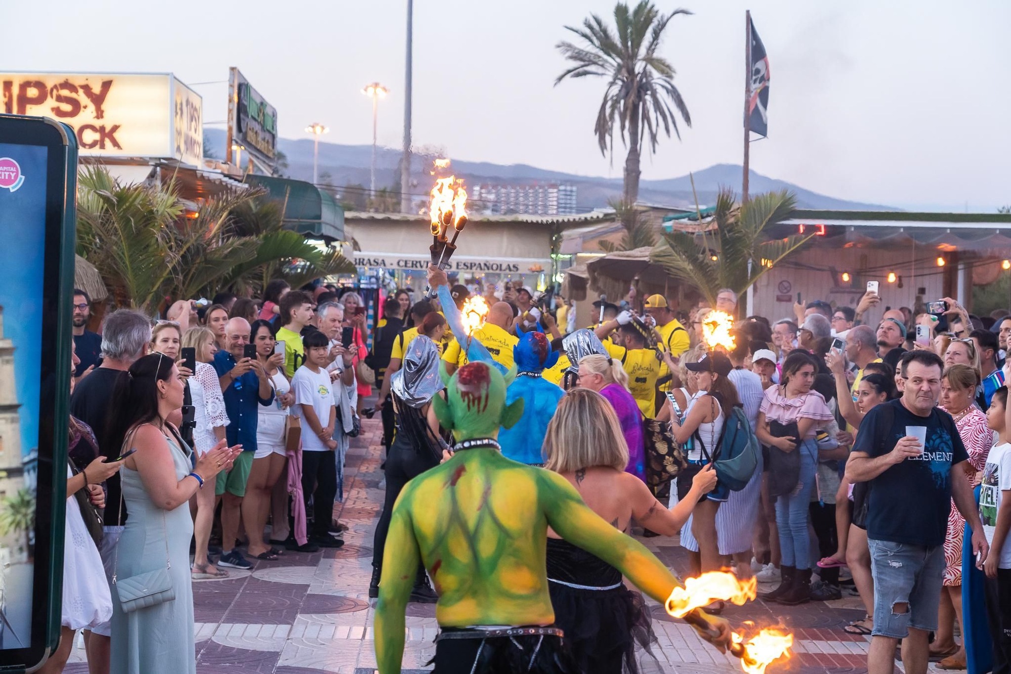 Celebración de las hogueras de San Juan en Playa del Inglés