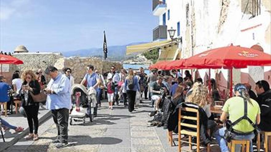 Peñíscola limitará instalar terrazas en el casco antiguo