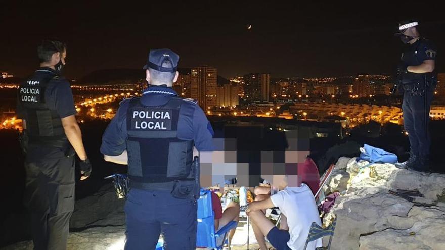 Una de las intervenciones de la Policía Local de Alicante en la noche de San Juan.