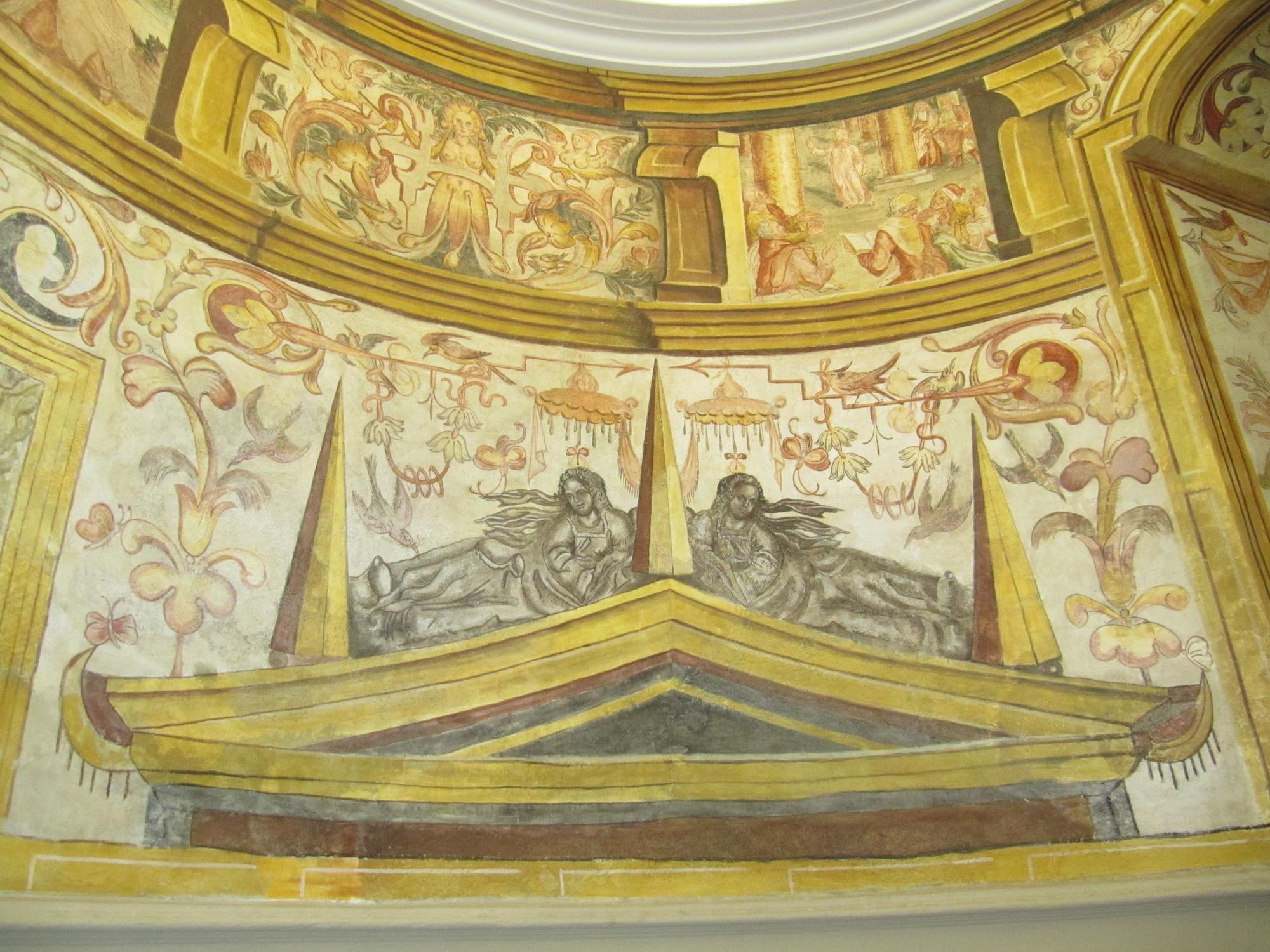 Detalle de las pinturas de la capilla del Palacio de Carvajal.