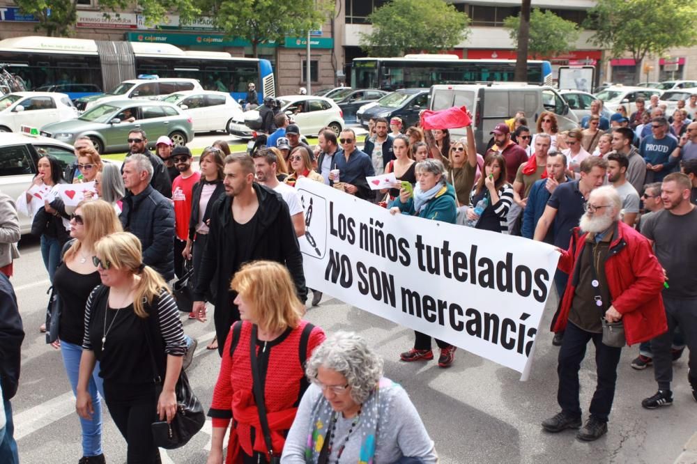 Más de 500 personas protestan por el cierre de Megasport y por el Caso Cursach