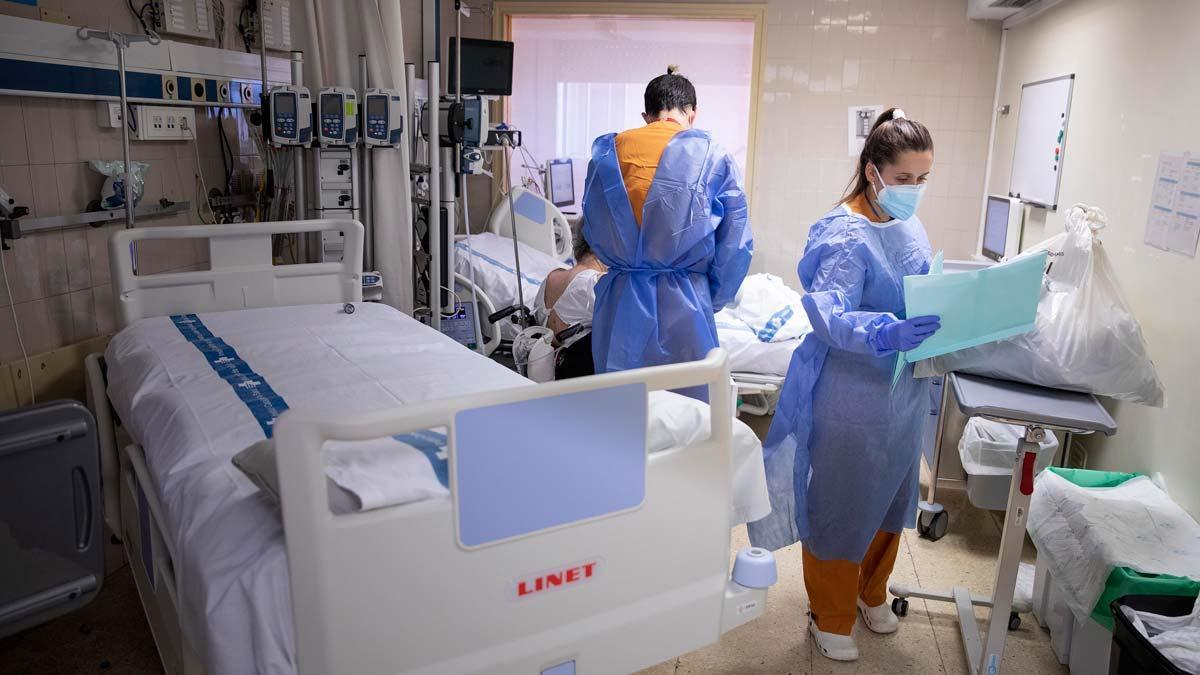 Unidad de pacientes semicríticos del Hospital de Vall d’Hebron preparada para atender a pacientes críticos de coronavirus.