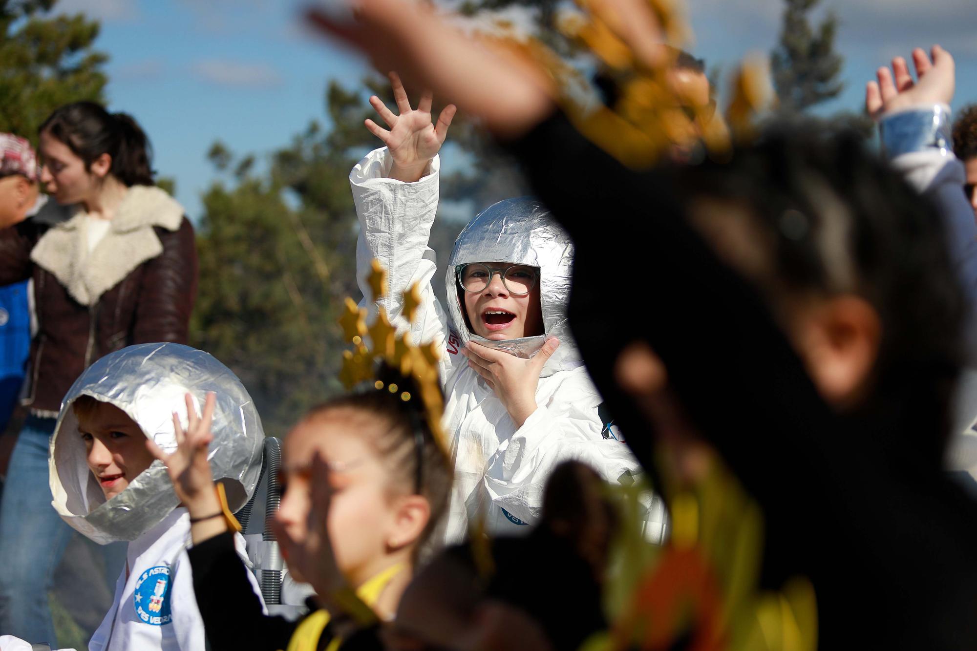 Mira aquí todas las imágenes de la rúa de carnaval de Sant Josep 2023