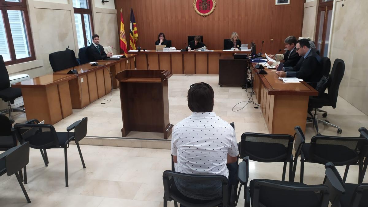 El acusado, hoy durante la vista celebrada en la Audiencia Provincial de Palma.