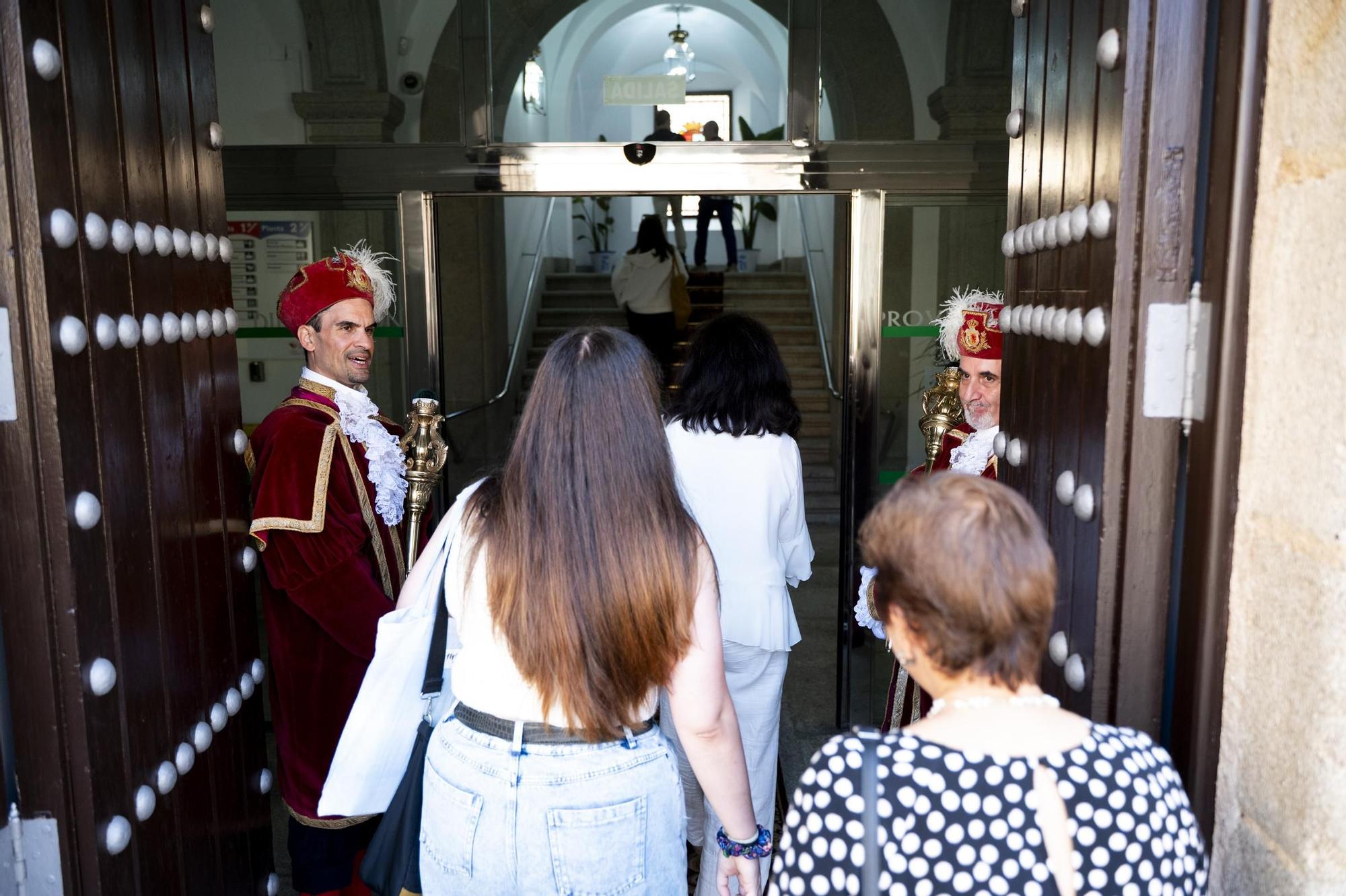 Fotogalería | Homenaje de la Diputación de Cáceres a 31 trabajadores jubilados y tres que han fallecido en el último año