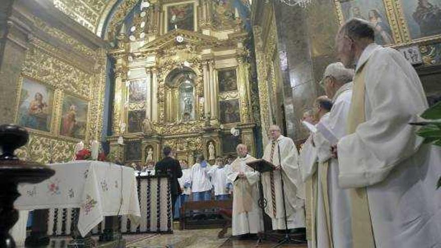 Imagen de una misa ofrecida por el obispo Salinas en Lluc, santuario al que también acudirá hoy.