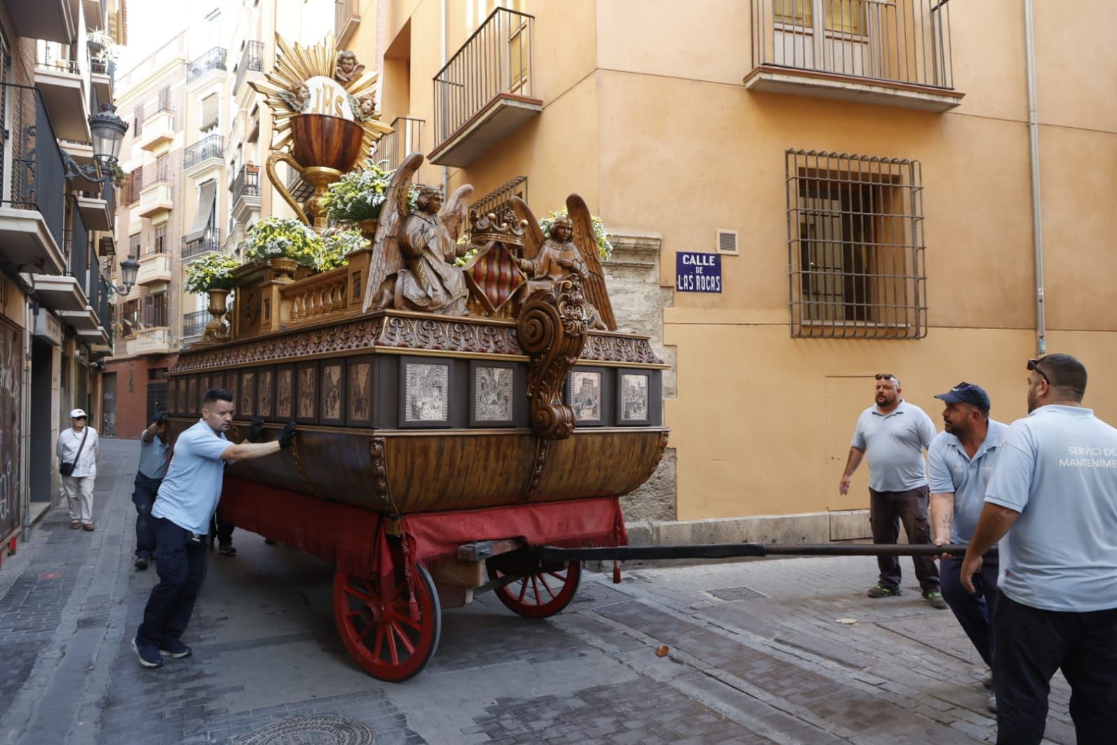 El Corpus empieza con la salida de las dos Rocas autorizadas